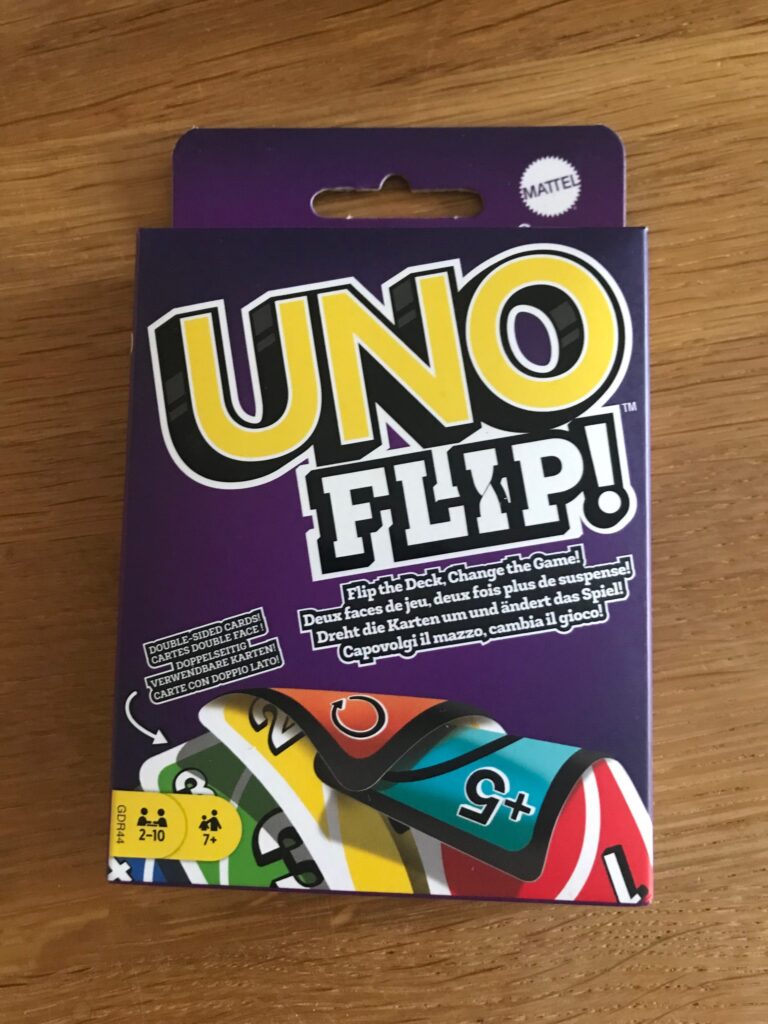 The box for Uno Flip